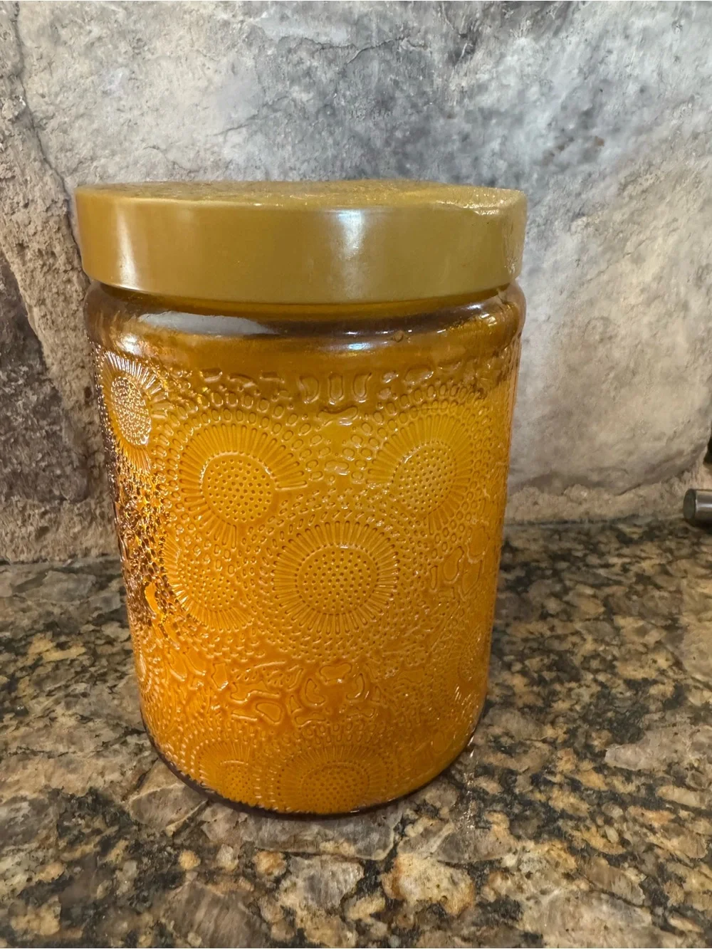 VOLUSPA  Baltic Amber Glass Candle Large 16 oz Price Firm!